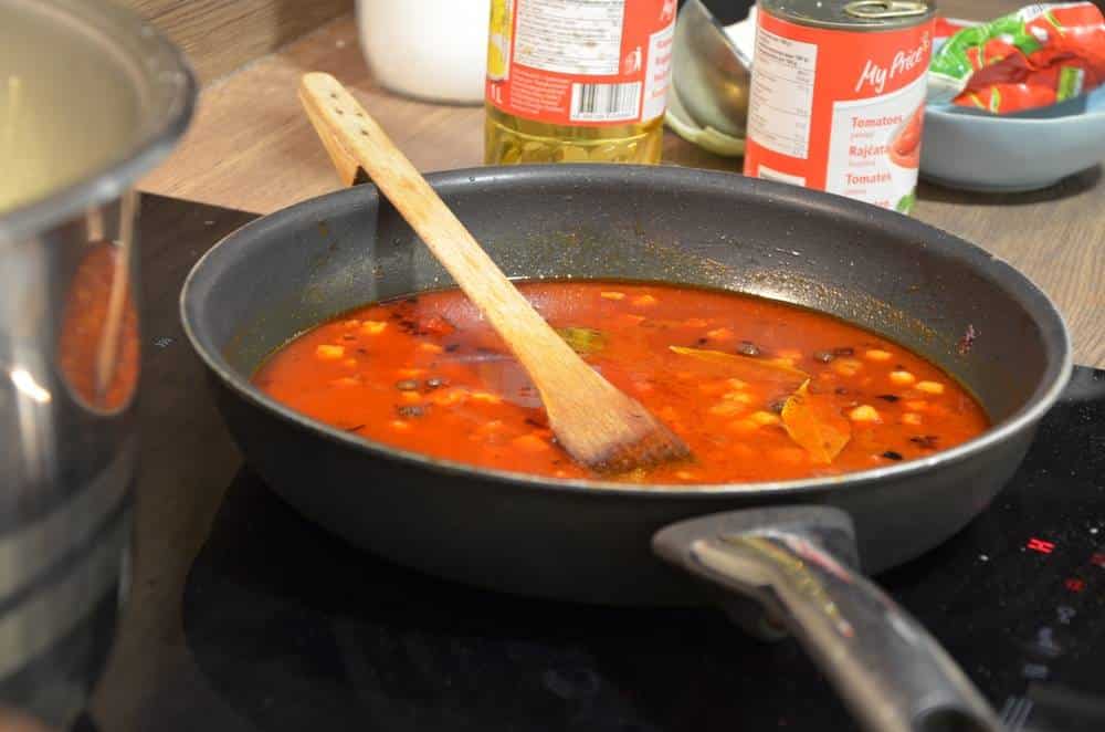 Den som lägger mjöl i såsen borde aldrig laga mat igen. Min mormor visade mig hur man gör det rätt