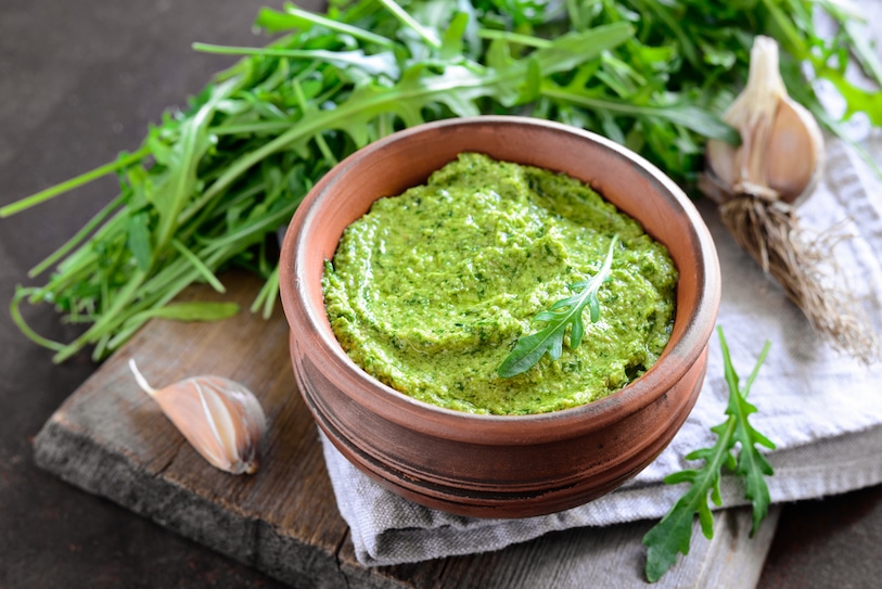 Rucola pesto som ett alternativ till spagettisås? Prova det och du kommer alltid att använda det igen för pasta